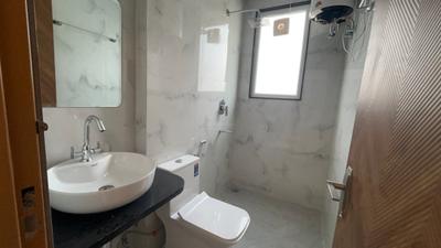 Bathroom Image of 700 Sq.ft 1 RK Builder Floor for rent in Sector 57 Gurgaon for Rs. 26000