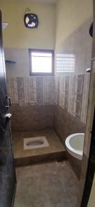 Bathroom Image of 600 Sq.ft 1 BHK Builder Floor for rent in Balaganapathy Nagar Thanjavur for Rs. 8500