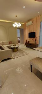 Hall Image of 920 Sq.ft 2 BHK Apartment / Flat for sale in Kumar Paradise, Magarpatta City Pune for Rs. 12000000