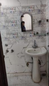 Bathroom Image of 700 Sq.ft 2 BHK Apartment / Flat for rent in Uttam Nagar New Delhi for Rs. 15000