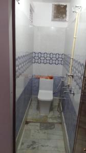 Bathroom Image of 1250 Sq.ft 2 BHK Builder Floor for rent in Gomti Nagar Lucknow for Rs. 17000