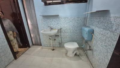 Bathroom Image of 750 Sq.ft 1.5 BHK Duplex for rent in Dalanwala Dehradun for Rs. 16000
