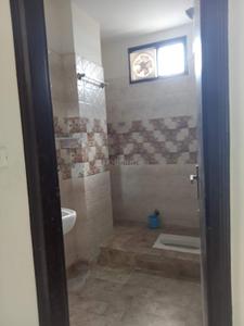 Bathroom Image of 850 Sq.ft 2 BHK Apartment / Flat for rent in Defence Enclave, Sector 44 Noida for Rs. 30000
