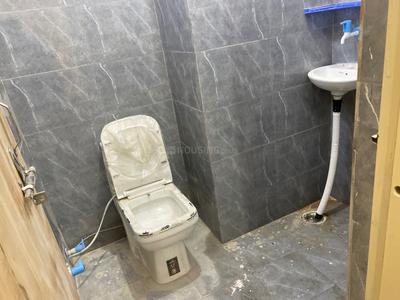Bathroom Image of 380 Sq.ft 1 RK Apartment / Flat for rent in Sector 44 Noida for Rs. 12000
