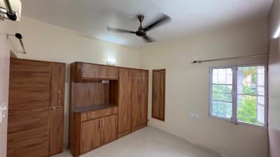 Bedroom Image of 1200 Sq.ft 2 BHK Builder Floor for rent in Janakpuri New Delhi for Rs. 37000