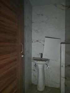 Common Bathroom Image of 1000 Sq.ft 2 BHK Apartment / Flat for sale in Sector 73 Noida for Rs. 3700000