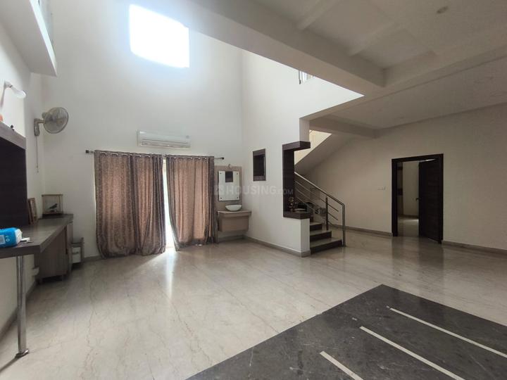 Banjarahills rd 2 Main Image 1