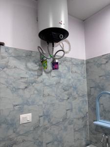 Bathroom Image of 500 Sq.ft 1 BHK Independent House for rent in Gomti Nagar Lucknow for Rs. 12000
