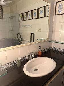 Bathroom Image of 800 Sq.ft 1 BHK Apartment / Flat for rent in Cumballa Hill Mumbai for Rs. 150000