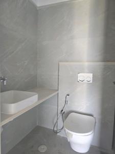 Common Bathroom Image of 1800 Sq.ft 3 BHK Apartment / Flat for sale in Shree Suraj Park Grandeur, Vile Parle West Mumbai for Rs. 85000000