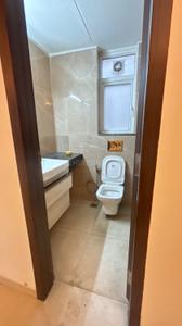 Bathroom Image of 1666 Sq.ft 3.5 BHK Builder Floor for rent in Smartworld Orchard, Sector 61 Gurgaon for Rs. 60000
