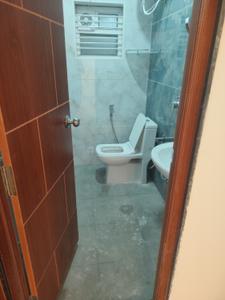 Bathroom Image of 900 Sq.ft 2 BHK Builder Floor for rent in Pride Vatika , Bukkasagara Bengaluru for Rs. 11000