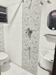 Bathroom Image of 980 Sq.ft 2 BHK Apartment / Flat for rent in Inda Kharagpur for Rs. 16500