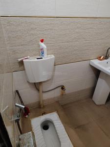 Bathroom Image of 1000 Sq.ft 2.5 BHK Builder Floor for rent in Sector 6 Gurgaon for Rs. 16000