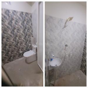 Bathroom Image of 1000 Sq.ft 1 RK Duplex for rent in Dhawa Lucknow for Rs. 5000