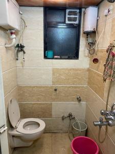 Bathroom Image of 260 Sq.ft 1 RK Apartment / Flat for rent in Worli Mumbai for Rs. 33000