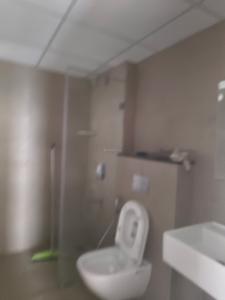 Common Bathroom Image of 1750 Sq.ft 3 BHK Apartment / Flat for sale in Runwal The Central Park, Chinchwad Pune for Rs. 21000000