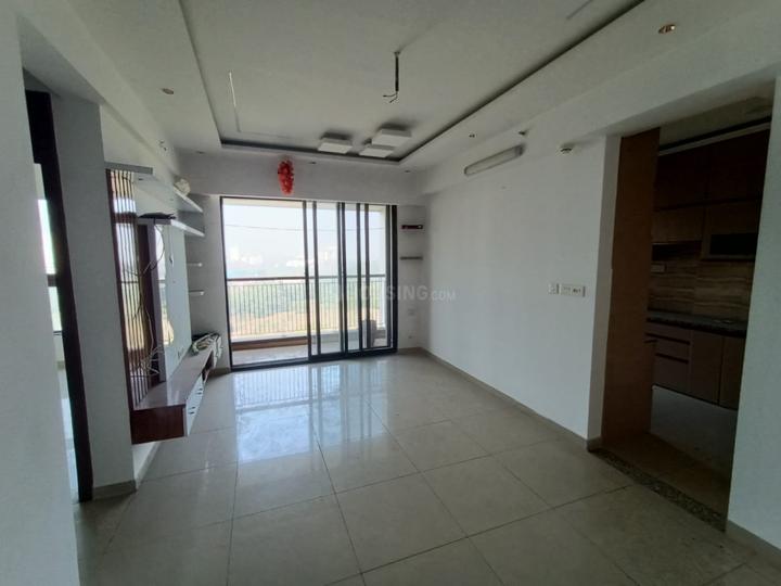 Tata Avenida Main Image 1