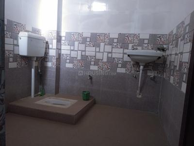 Bathroom Image of 1000 Sq.ft 3 BHK Apartment / Flat for rent in Kumhrar Patna for Rs. 10500