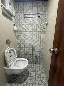 Bathroom Image of 1650 Sq.ft 3 BHK Apartment / Flat for rent in Laxminagar Nagpur for Rs. 40000