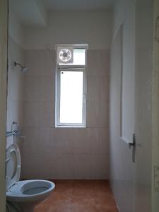 Common Bathroom Image of 1250 Sq.ft 3 BHK Apartment / Flat for sale in Jaypee Kosmos, Sector 134 Noida for Rs. 11900000