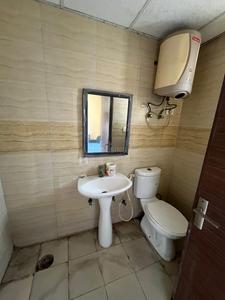 Bathroom Image of 430 Sq.ft 1 BHK Apartment / Flat for rent in Supertech Ecociti, Sector 137 Noida for Rs. 21000