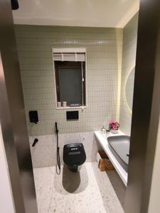 Bathroom Image of 800 Sq.ft 2 BHK Apartment / Flat for sale in Chandak Highscape City, Chembur Mumbai for Rs. 15000000