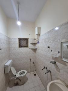 Bathroom Image of 1200 Sq.ft 2 BHK Independent House for rent in HAL Bengaluru for Rs. 24000