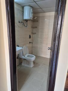 Bathroom Image of 890 Sq.ft 2 BHK Apartment / Flat for rent in Sethi Max Royal, Sector 76 Noida for Rs. 26000