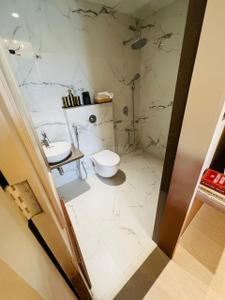 Bathroom Image of 2100 Sq.ft 4 BHK Apartment / Flat for sale in Wakad Pune for Rs. 15500000
