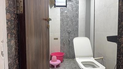 Bathroom Image of 735 Sq.ft 1 BHK Apartment / Flat for sale in Swicon Wings, Dahin Nagar Surat for Rs. 3300000