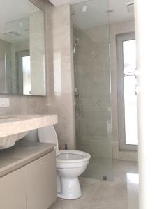 Common Bathroom Image of 1800 Sq.ft 4 BHK Apartment / Flat for rent in Lake Enclave, Hiranandani Estate Thane for Rs. 145000