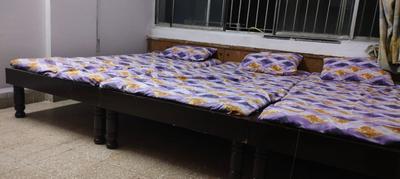 Bedroom Image of Dwarikadhish PG  in Navrangpura, Ahmedabad