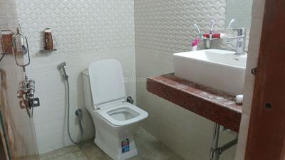 Bathroom Image of 800 Sq.ft 1 BHK Builder Floor for rent in Sector 23 Gurgaon for Rs. 26000