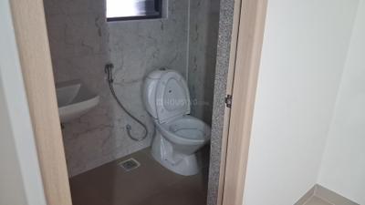 Bathroom Image of 550 Sq.ft 1 BHK Apartment / Flat for rent in Hadapsar Pune for Rs. 21000