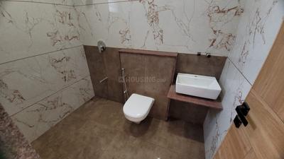 Bathroom Image of 1500 Sq.ft 3 BHK Apartment / Flat for rent in Karelibagh Vadodara for Rs. 24000