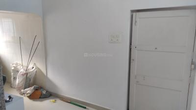 Living Room Image of 750 Sq.ft 2 BHK Apartment / Flat for sale in Golf Green Kolkata for Rs. 3350000
