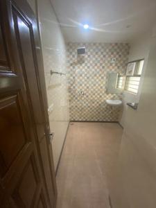 Bathroom Image of 800 Sq.ft 2 BHK Independent House for rent in Sector 46 Gurgaon for Rs. 28000