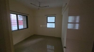 Bedroom Image of 980 Sq.ft 2 BHK Apartment / Flat for rent in Magarpatta Iris, Magarpatta City Pune for Rs. 40000