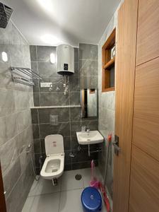 Bathroom Image of 1450 Sq.ft 1 RK Builder Floor for rent in Sukhdev Vihar New Delhi for Rs. 18000