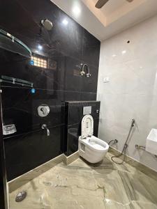 Bathroom Image of 800 Sq.ft 2 BHK Independent House for rent in Shalimar Bagh New Delhi for Rs. 31800