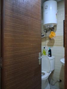 Common Bathroom Image of 400 Sq.ft 1 RK Apartment / Flat for rent in Supertech Ecociti, Sector 137 Noida for Rs. 20500