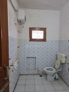 Bathroom Image of 250 Sq.ft 1 RK Independent House for rent in Indira Nagar Lucknow for Rs. 9000