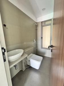 Bathroom Image of 624 Sq.ft 2 BHK Apartment / Flat for rent in Gurukrupa Nirmalam, Bandra East Mumbai for Rs. 140000