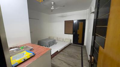 Bedroom Image of 2700 Sq.ft 4 BHK Builder Floor for sale in Model Town New Delhi for Rs. 32500000