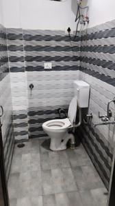 Bathroom Image of 800 Sq.ft 1 BHK Apartment / Flat for rent in Dharamsala Kangra for Rs. 7000