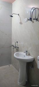 Bathroom Image of 2000 Sq.ft 2 BHK Builder Floor for rent in Kahlon Sehkari Awas Samiti Garden City II, Baraulikhalilabad Lucknow for Rs. 14500