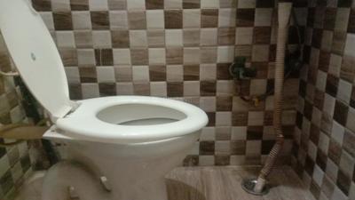 Bathroom Image of 200 Sq.ft 1 RK Studio for rent in Sector 29 Noida for Rs. 16000
