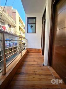 Balcony Image of 900 Sq.ft 2 BHK Apartment / Flat for rent in Saraswati Apartment, Mahavir Enclave New Delhi for Rs. 30000