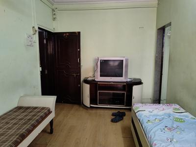 Living Room Image of 600 Sq.ft 1 BHK Apartment / Flat for rent in Mahim Mumbai for Rs. 54000